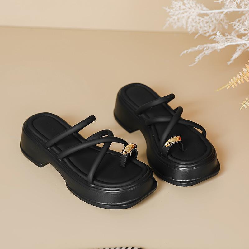 Silver high-end thick-soled slippers women's summer new pinch feet to wear Internet celebrities half-drag sandals muffin bottom beach shoes
