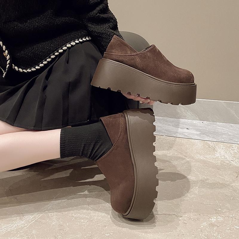 Mote 2025 Nye Designer Dame Slip On Loafers Vintage Plattform Arbeid Semsket Damesko Lær Gå Casual Høydeøkende Slides