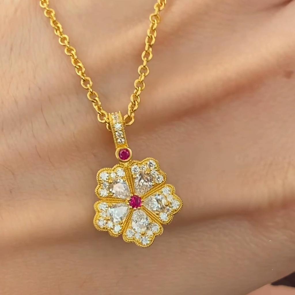 Gold Shop Five-Leaf Flower Pendant, Femininity, Diamond-Encrusted Zircon Simulated Sand Gold, Advanced Sense, Lucky Flower Necklace, Female