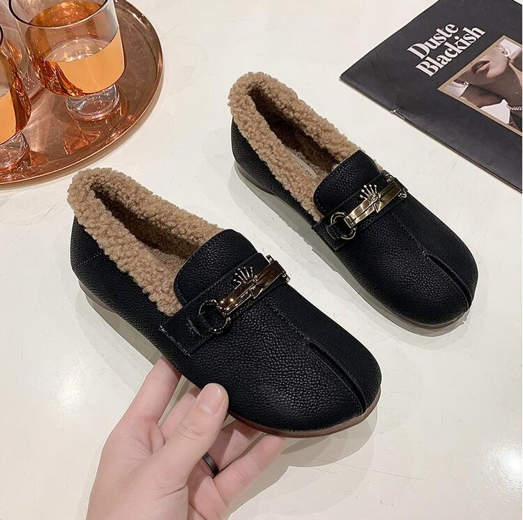 

Обувь женская на плоской подошве мокасины с мехом с круглым носком осенние повседневные женские кроссовки платье мокасины осень-зима досуг пряжка ремешок флок резина 40 чёрный