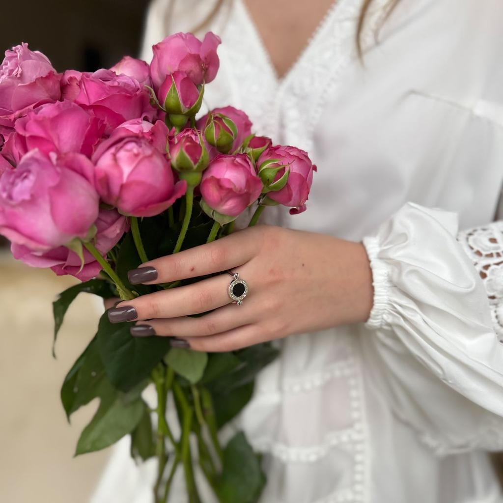 Серебряное кольцо с натуральным ониксом, вес изделия 4,49 гр (2175544)