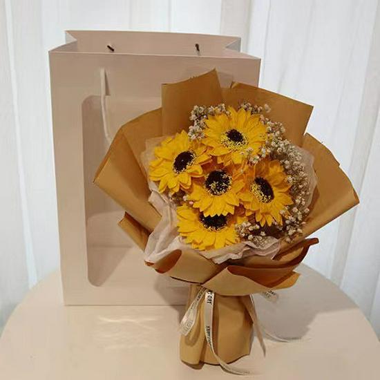 Valentine's Day Handheld Gift Box: Baby's Breath, Dried Flowers & Rose Soap for Girlfriend or Bestie