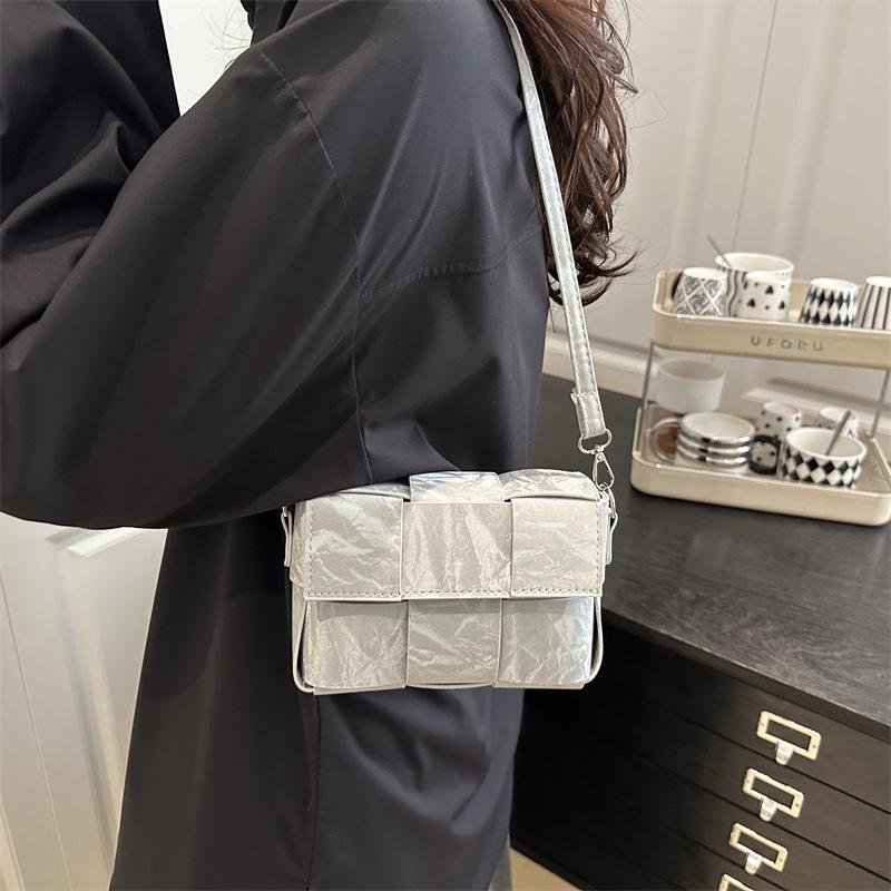 Women's Bag 2025 New Trendy High-end Fashion Versatile Shoulder Messenger Bag Autumn and Winter Woven Portable Small Square Bag