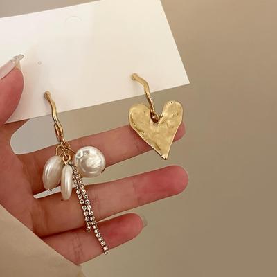 Einzigartige asymmetrische Ohrhänger, Herzförmige Tropfenohrringe mit Kunstperlen, Vintage Minimalistischer Stil