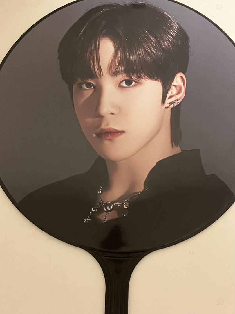 

[USED] Yunho Fan TOWARDS THE LIGHT