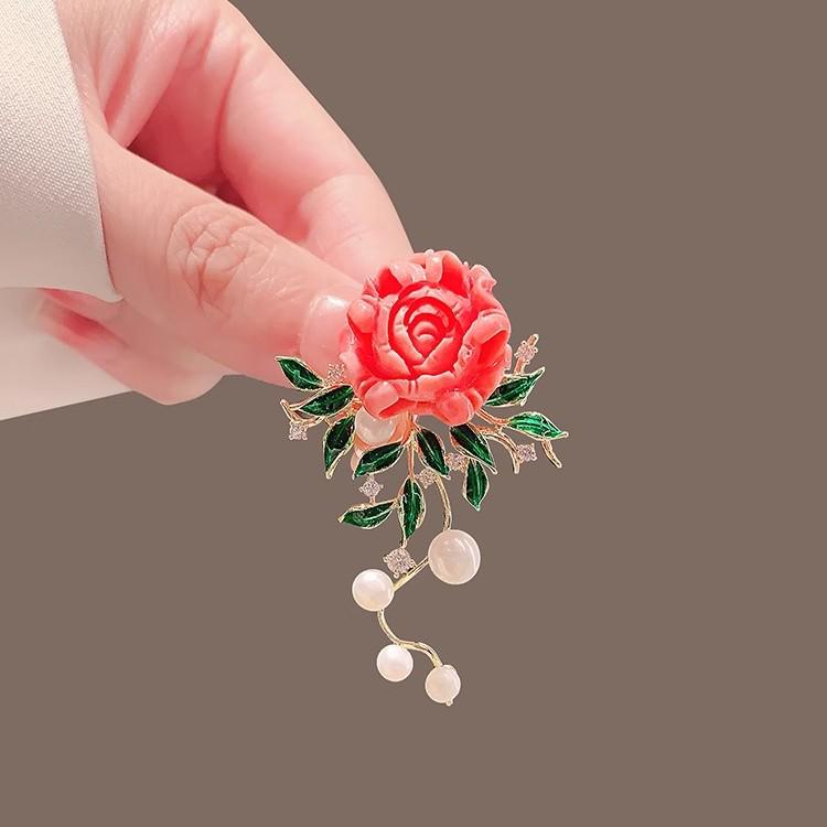 Elegant Retro Pearl Flower Brooch: Luxury Peony Pin for Women's High-Sense Attire