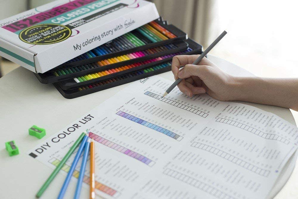 Feela Metallic Coloré pour Coloriage Adulte Comprend un Crayon et avec Rangement Cadeau pour Comprend une Liste de Couleurs Crayons, à Base d'Huile, Ensemble de 152 Couleurs, Couleurs,