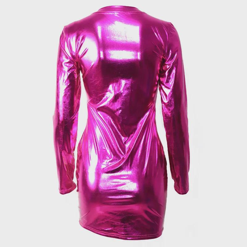 Jednofialové letní minišaty s laserovým bokem v růžově červené barvě, kulatým výstřihem a dlouhým rukávem