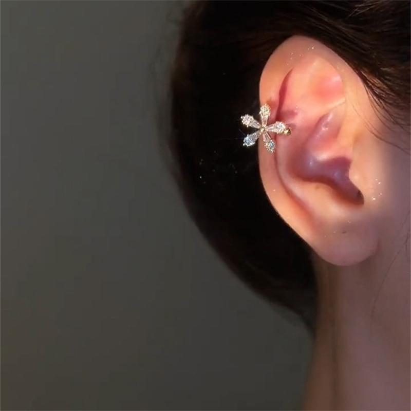 Korean Bling Crystal Flower Ear Clips Without Piercing Earrings for Women Fashion Butterfly Ear Cuff Wedding Party Jewelry