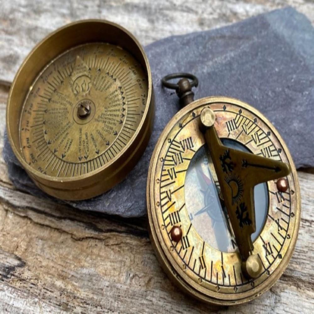 Vintage Brass Pocket Compass with Sundial – Handmade Steampunk Design, 5 Cm Diameter