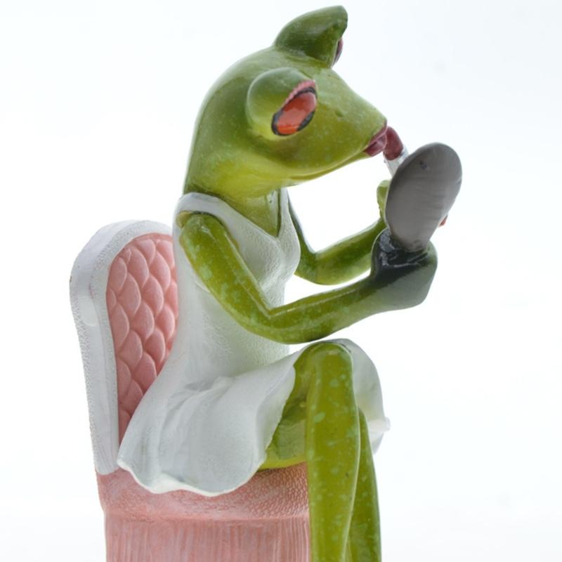 Elegant Treefrog Lover Sculpture Resin Desk Ornament For Living Room Bedroom Decoration And Anniversary Present