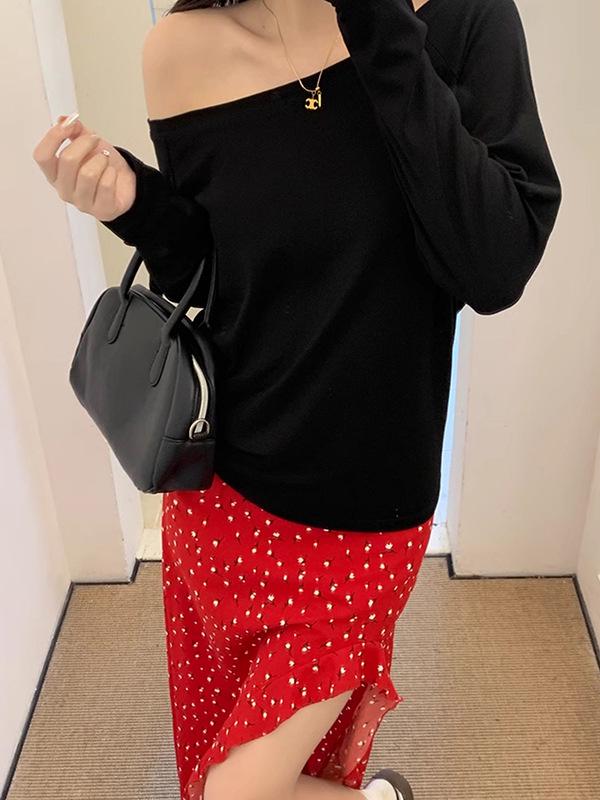 

Темно-синий женский облегающий осенний топ с длинными рукавами и открытыми плечами Medium чёрный