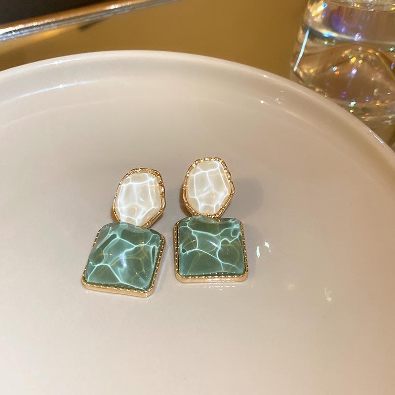 Exquisite Green Gem Dangle Earrings with Silver Needle - Elegant Statement Jewelry for Every Occasion
