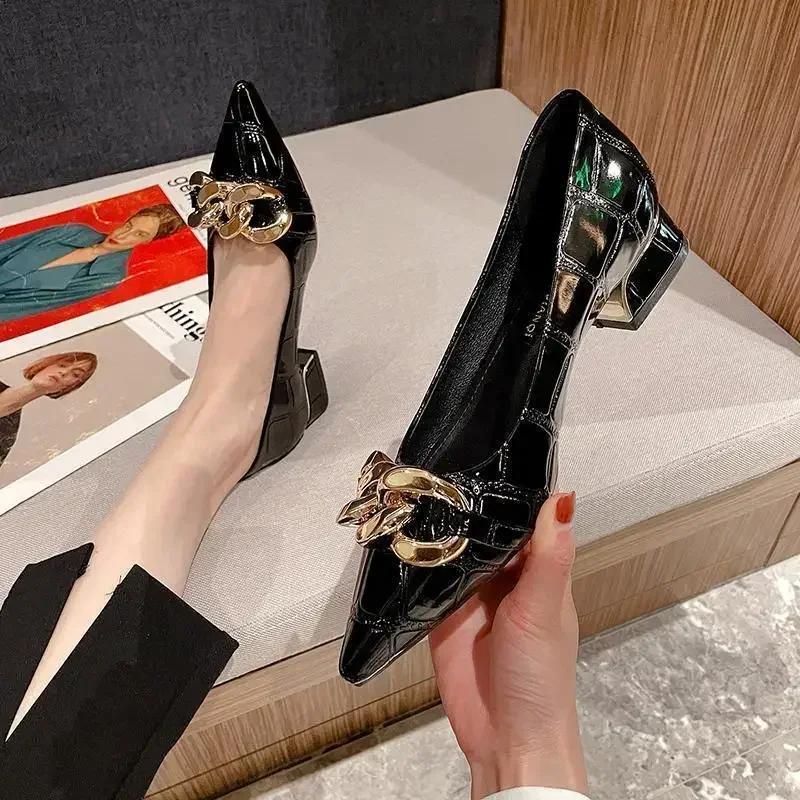 

2024 New Retro Pointe Women s Shoes A Four Season Thick Heel Patent Leather Women s Shoes 35