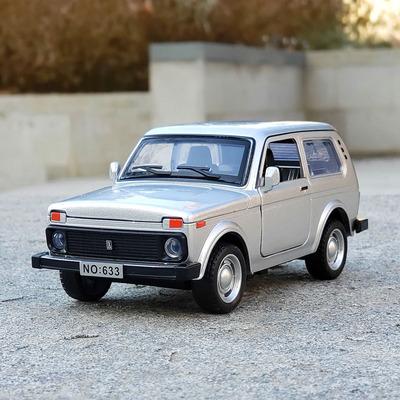 1/32 LADA NIVA Classic Car Alloy Car Model Diecast Metal Toy Car Vehicles Model Simulation Sound Light Collection Childrens Gift