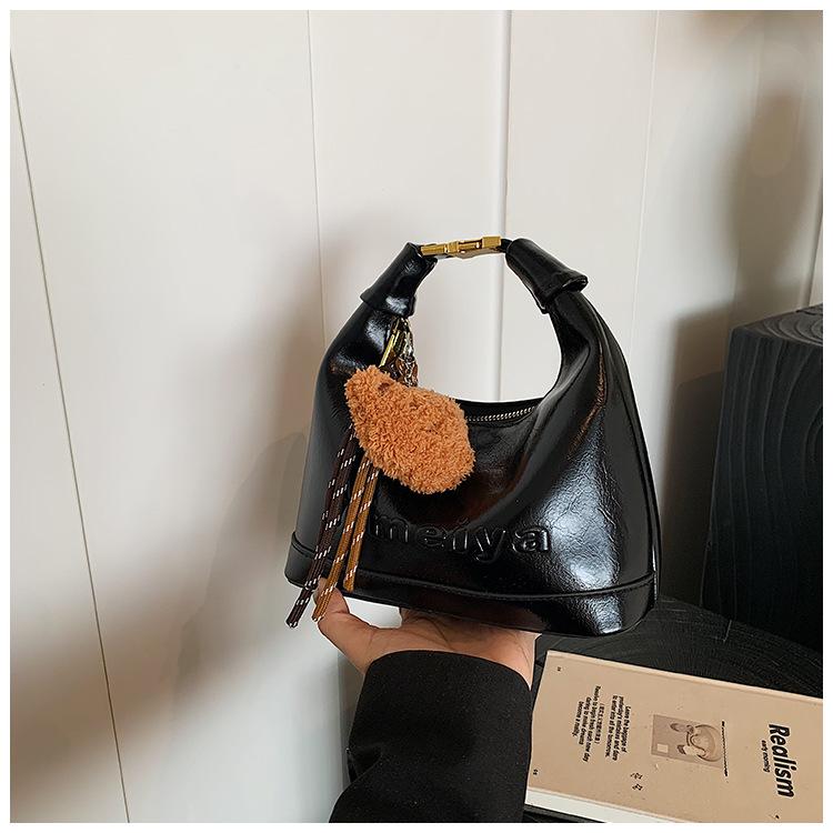 

Versatile trend bag women s autumn and winter 2024 new fashion niche messenger bag women s portable dumpling bag чорний