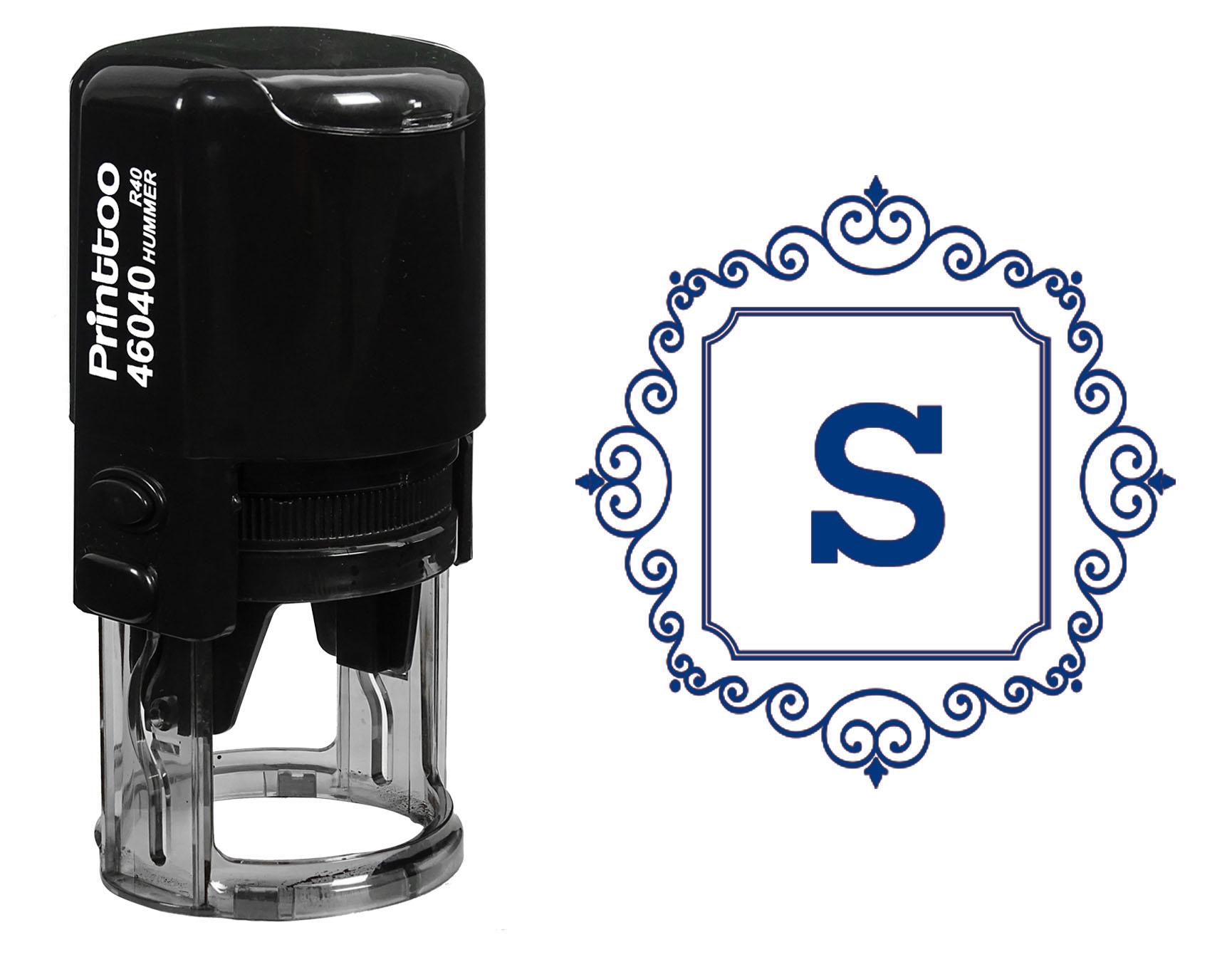 

Printtoo S Алфавіт Монограма Початковий квадрат Swirl Border R-40 Офісний стаціонар Self Inking Rubber 30 mm Diameter (Approx) синій