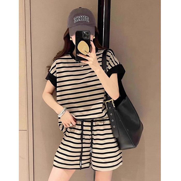 Women's Korean Style Casual Two-Piece Set: Striped Short-Sleeve Sweatshirt, Fashionable and Sporty, Slimming and Trendy.