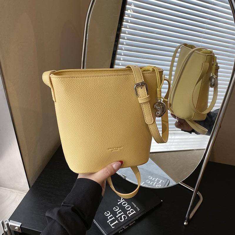 Fashion niche simple small bag women's new versatile shoulder messenger bag casual bucket bag