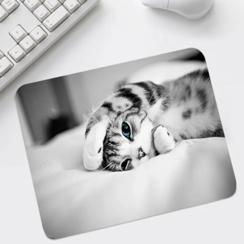 Cute Cat Mousepads Small Moues Mat Gamer Accessories Black White Desk Mat Kawaii Mouse Pad 220X180 Office Gadgets Desktop Mat