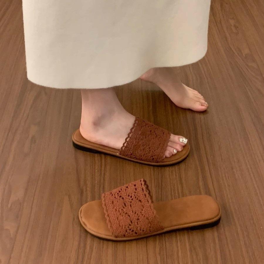 Flat-bottomed open-toed slippers for women's summer wear, seaside vacation with skirt, beach sandals