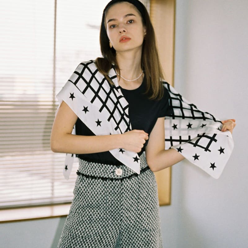 THE ASHLYNN WAVY NET LARGE SILK SCARF