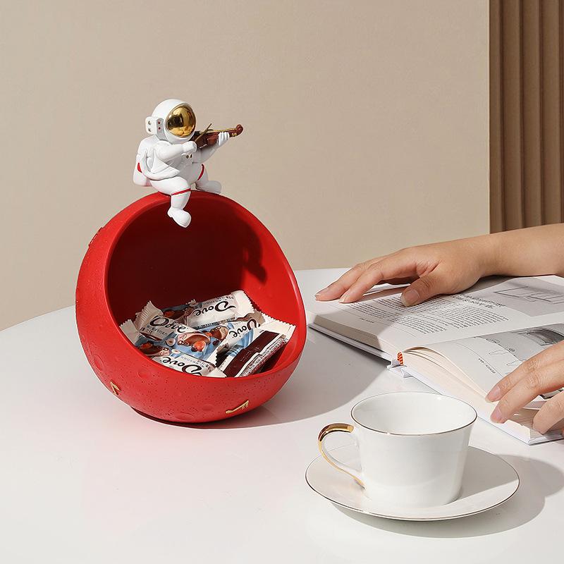 Nordic Creative Design Astronaut Fruit Dining Plate Ornaments Key Storage Living Room Dining Tabletop Entrance TV Cabinet Home Decoration