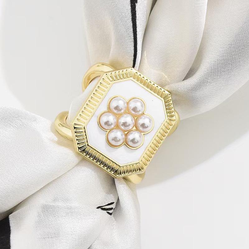 

Новая пряжка для шарфа из шелка Камелия, французская пряжка для шарфа в стиле ретро с жемчугом, квадратная пряжка для шарфа с оранжевыми кристаллами, пряжка для шали для женщин one size