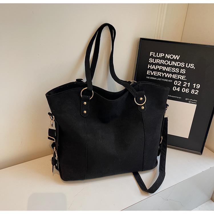 

Большая вместимость простой повседневный однотонный ретро осенне-зимний тренд мода портативная на плечо подмышку чёрный