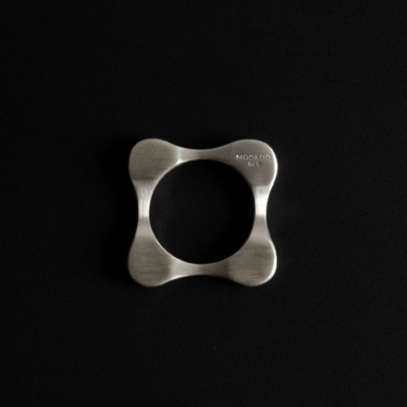 

MOOSOO R05 Objet Ring: Clover Gold (plated) (10,000 won)