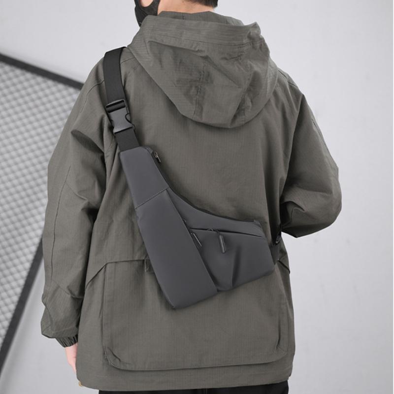 Tyverisikring Tettsittende brystveske Fritid for menn Skinnfilm Triangelveske Crossbody-kort Lommebok Sport Sykling Ride Slyngeveske