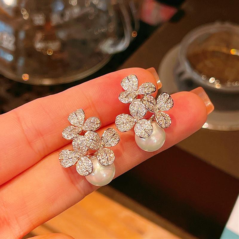 Huitan Flowers Earrings Inlaid Imitation Pearl Aesthetic Accessories for Women Bling Bling Cubic Zirconia Wedding Trendy Zircon