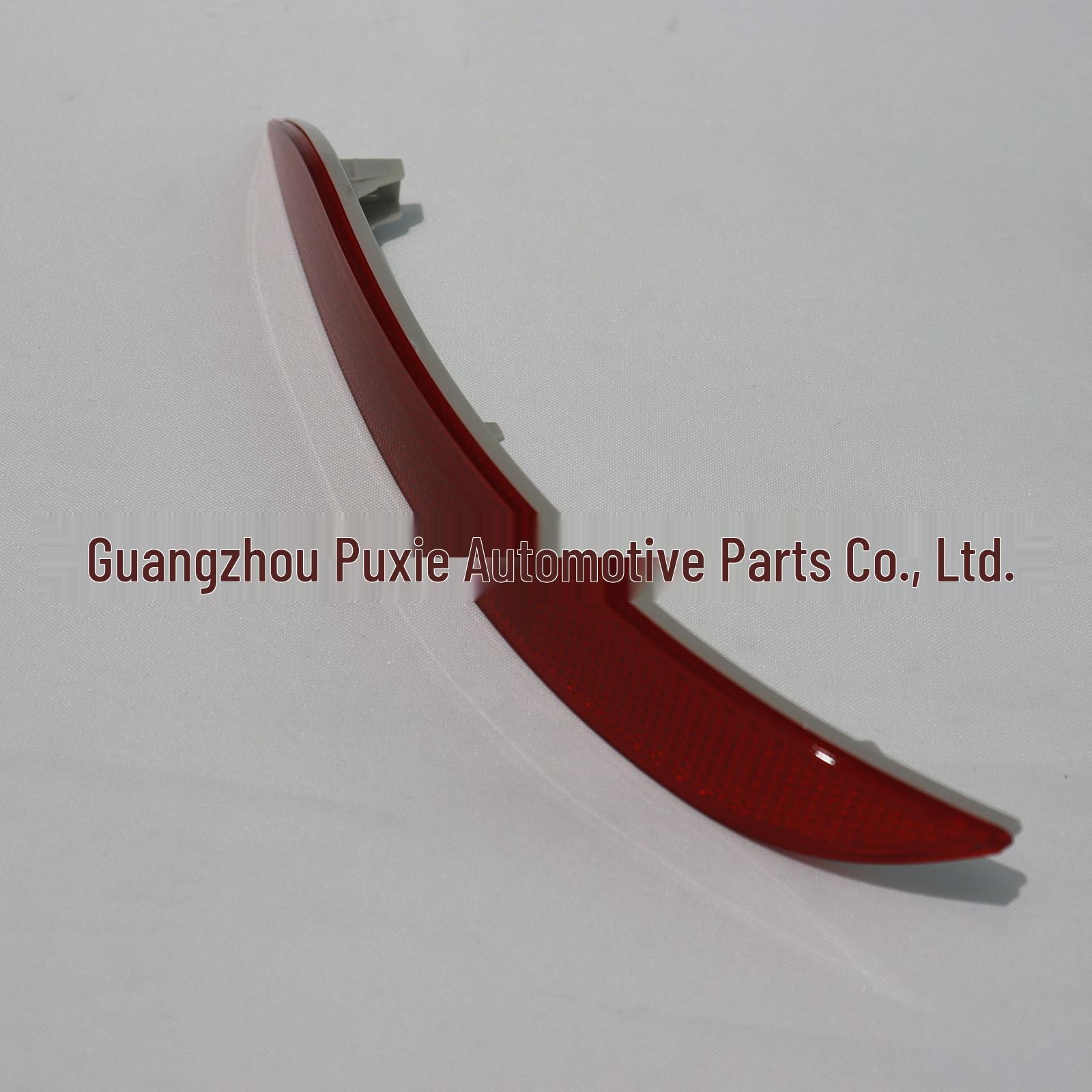 

Левый и правый отражатель BMW E84, номера деталей #63147314883 и #63147314884 Left