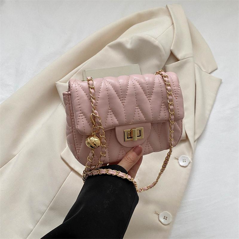 Stylish Minimalist Crossbody Bag With Lock Closure For Daily Commuting In Chic Colors