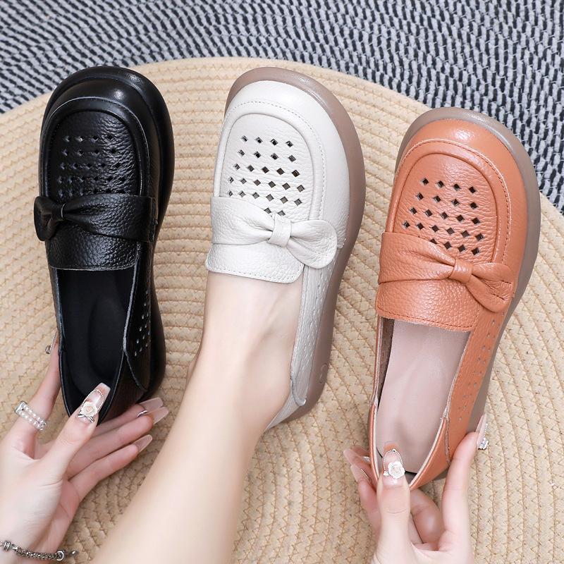 Spring Summer New Genuine Leather Women Flat Shoes Soft Sole Hollow Out Comfort Mother's Shoes Sandals Flat Non Slip Women Shoes
