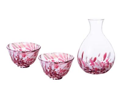 ADERIA Tsugaru Vidro Vyšnių žiedų sakės rinkinys: Tokkuri (sakės butelis) ir Ochoko (sake puodeliai) - Pagaminta Japonijoje, dekoratyvioje dėžutėje. Stilingas stiklinis sake