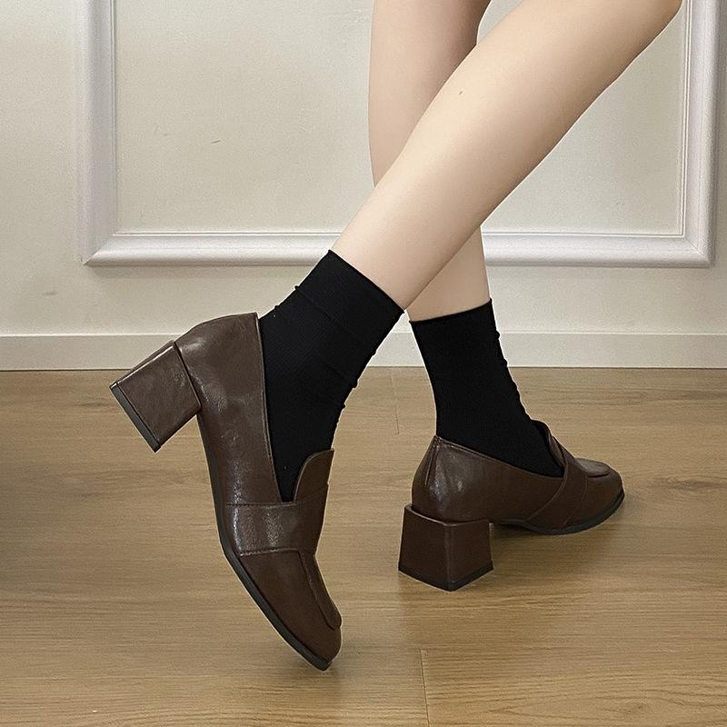 Fekete mokaszin szögletes orral lusta egypedálos vastag magas sarkú kis bőr cipő sokoldalú francia Mary Jane egysoros cipő női közepes sarok