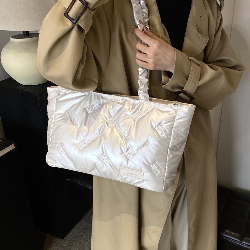 

Осенне-зимние женские сумки 2025 большая вместимость модная глянцевая повседневная для работы на плечо сумка-тоут сумочка 46*12*24 белый