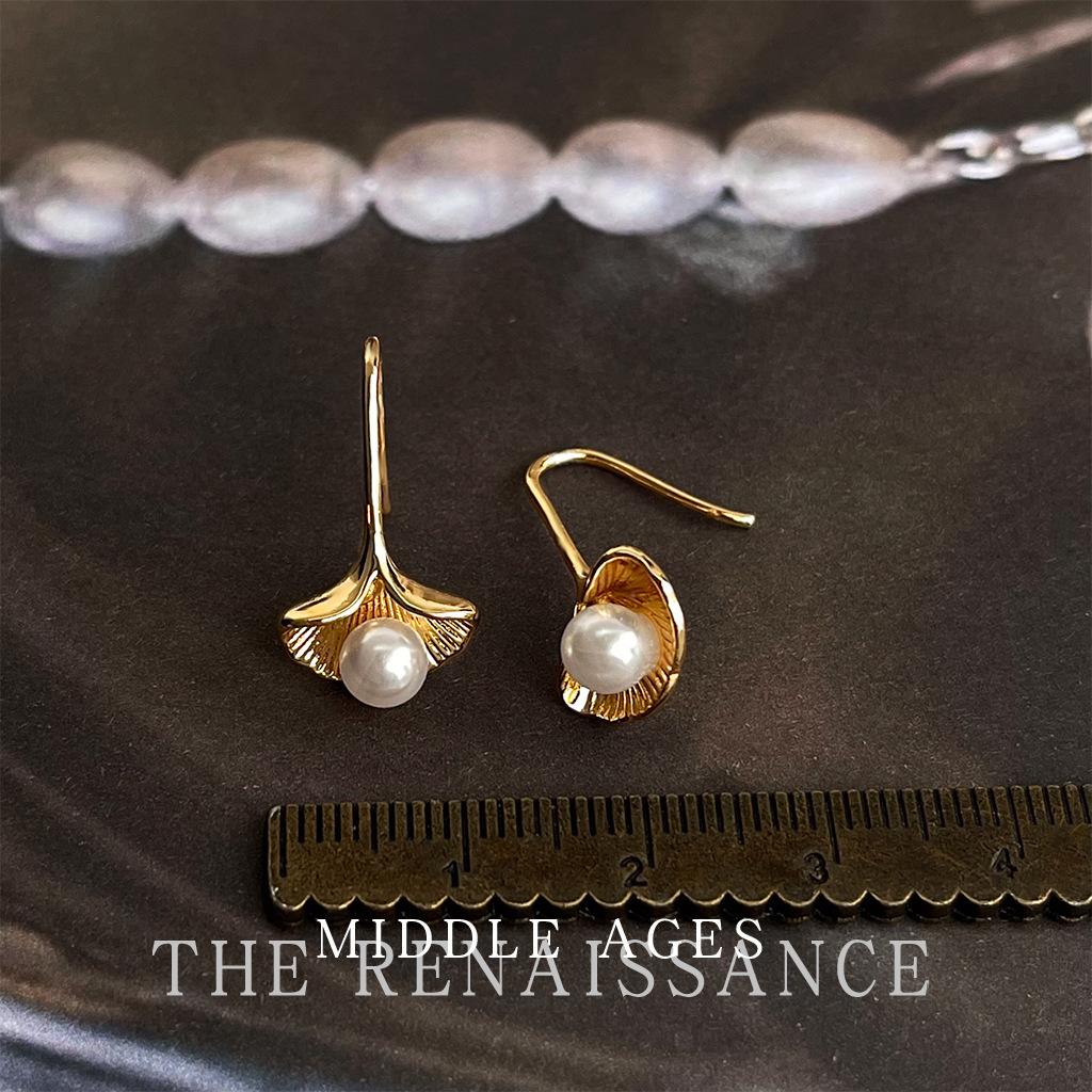 Light Ginkgo Biloba Pearl Stud Earrings Literary and Retro Premium Earrings Niche Ear Jewelry