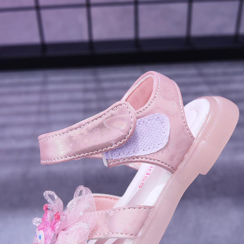 Girls' Light-Up Summer Sandals: Breathable, Non-Slip Toddler Shoes - Cute & Luminous Princess Style.
