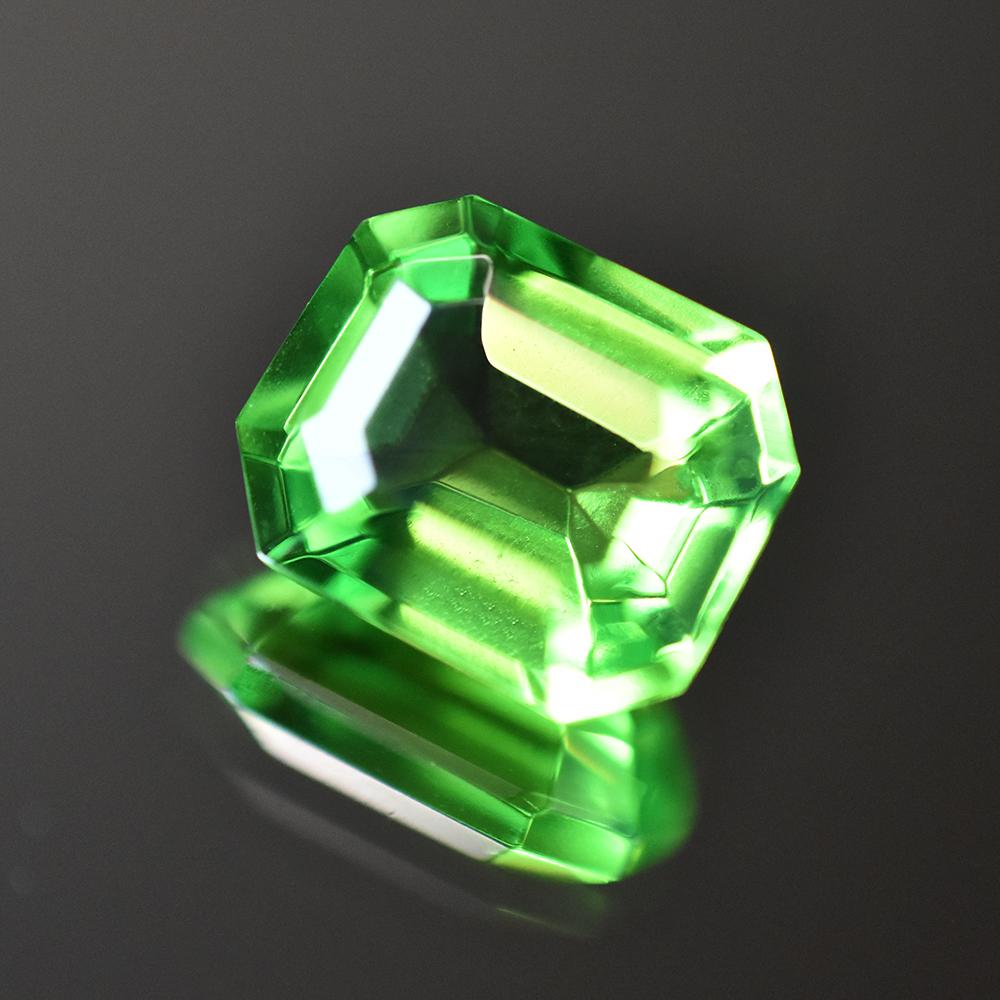 Natural Peridot Green 7.75 Carat Emerald Cut Loose Gemstone For Her