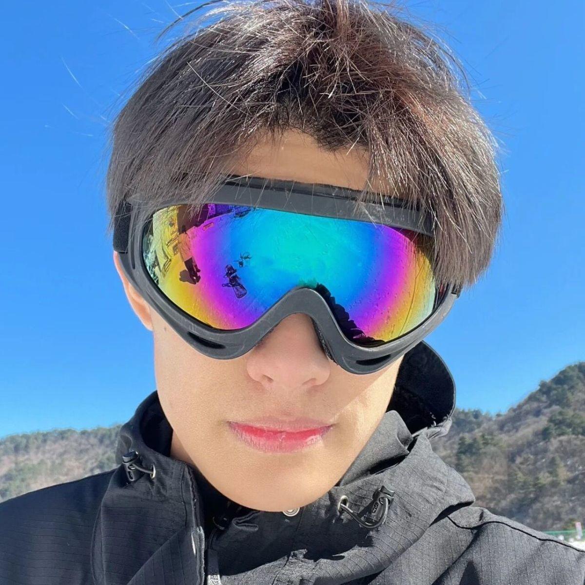 

Взрослые профессиональные пылезащитные анти-туманные ветрозащитные сверхлегкие очки с защитой UV400 для сноуборда и катания на лыжах чёрный