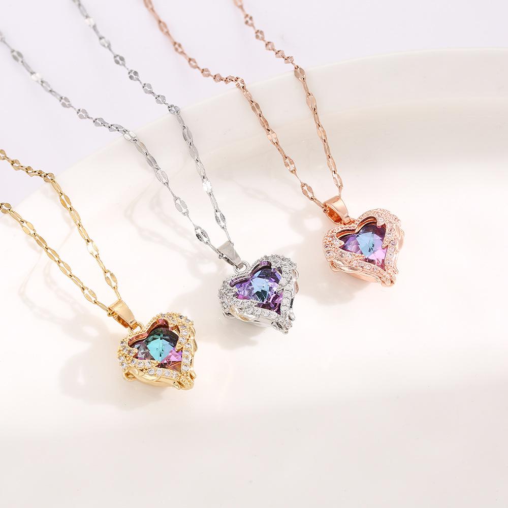 Colorful Ocean Heart Pendant Necklace For Women, Fashionable And Luxurious Collarbone Chain Accessory For Girlfriends.