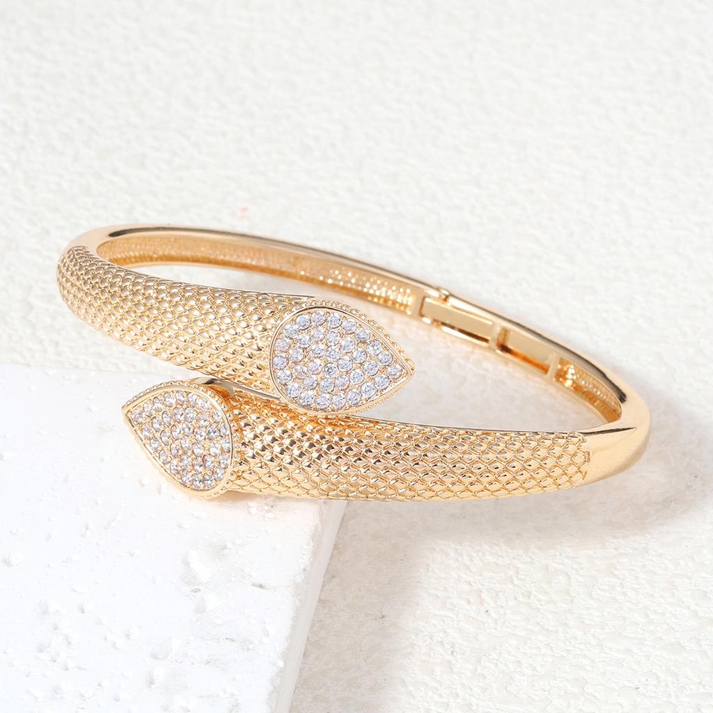 European and American Fashionable Temperament, Simple Hand Jewelry, Atmospheric Two-color Bracelet, Same Style