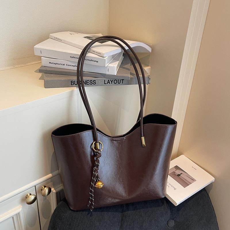 2025 New Versatile Women's Bags Niche High Sense Trend Commuter Women's Bags Fashion Retro Oilskin Tote Shoulder Bag