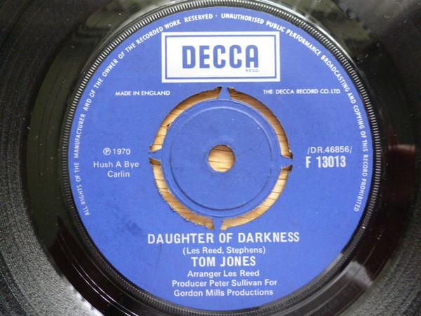 7-дюймовая пластинка TOM JONES Daughter Of Darkness F13013 Decca 1970 Великобритания Рок Б/у