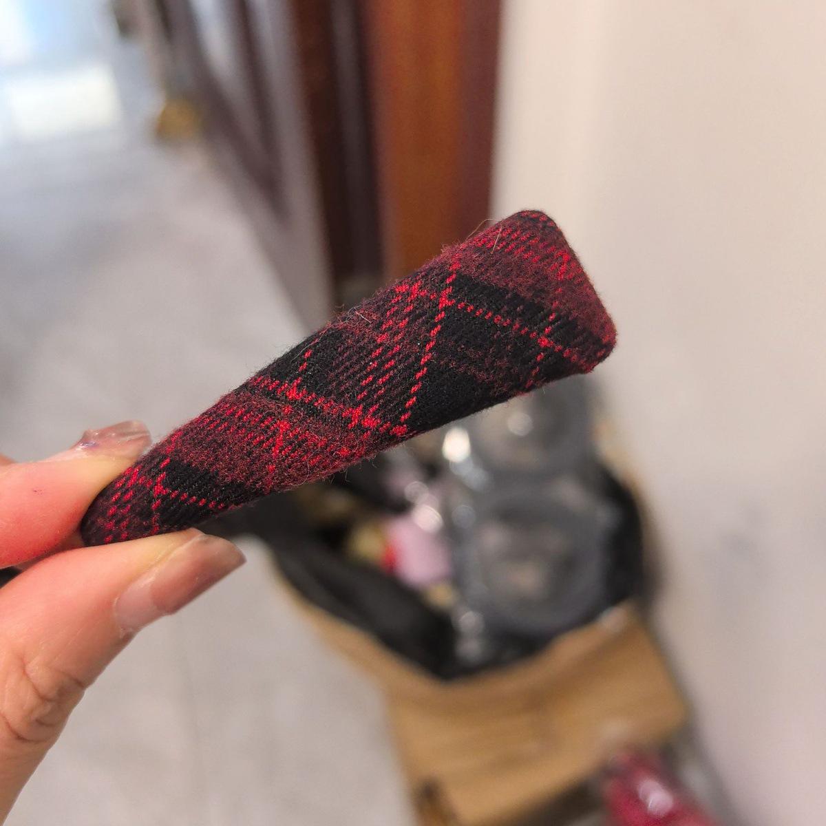 

Plaid Water Drop Hair Clip: Stylish Autumn/Winter Side Clip for Girls