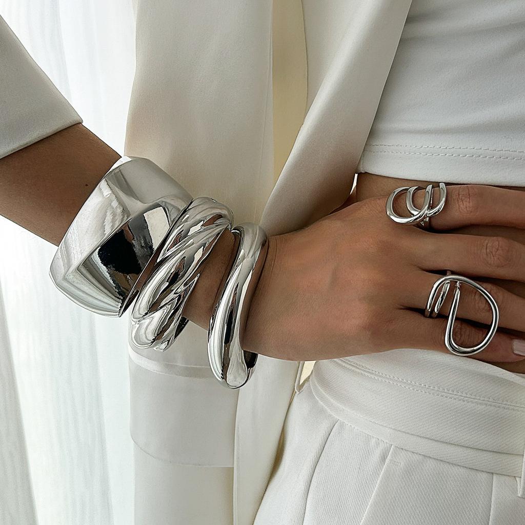 Fashion Metal Glossy Wide Bracelet Bracelet Personalized Geometric Thread Spring Bracelet
