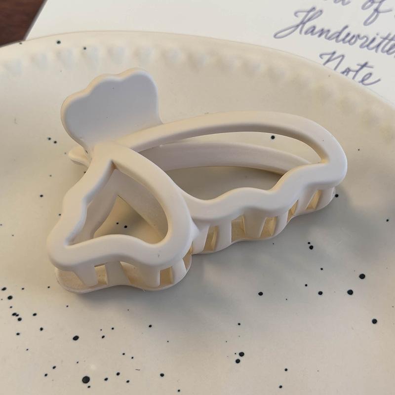 

Solid Color Butterfly Hair Claws Womens Retro Temperament Barrettes Shark Clips Frosted Hairpins Female Fashion Hair Accessories