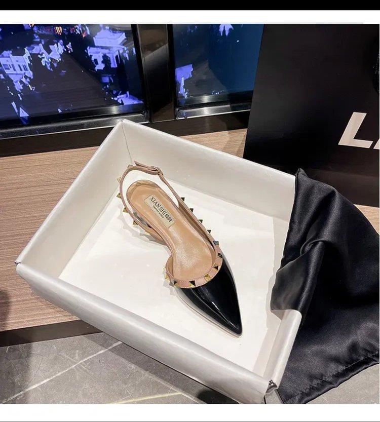 V home rivet one-word buckle flat shoes thick heel sandals women 2025 new versatile fairy style Roman rivet shoes